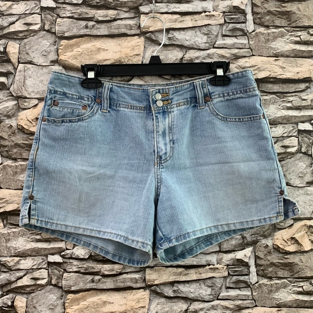 #12 Y2K Old Navy Button Up Light Wash Denim Vintage Blue Jean Shorts Size 10
